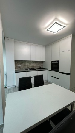 Класна нова євро 3 кімнатна. Вид на парк. - фото 1