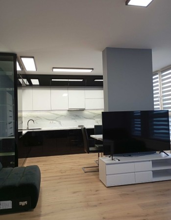 Центр. Стильна 3 кімн. в ЖК із підземним паркінгом - фото 1