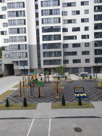 До вашоі уваги квартира на ідеальному поверсі! - фото 1