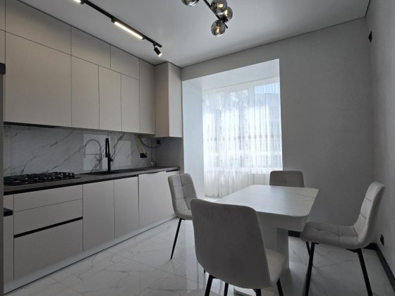 ОЗЕРО/Парк/сучасна 2 кім/Міленіум Ивано-Франковск