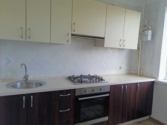 Сдам большую 2 к.из возле центра 2 этаж Кременчуг