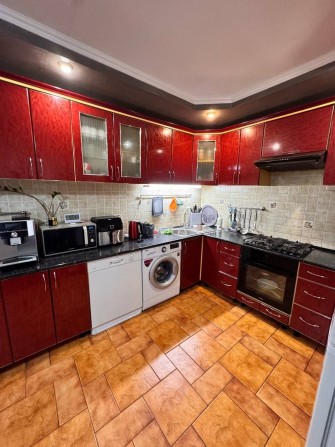 Здається в оренду простора 3 кімнатна квартира - фото 1