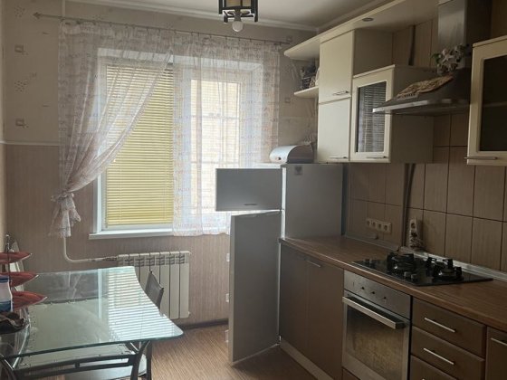 Сдам в оренду  квартиру 4 кімнатна. Кривой Рог
