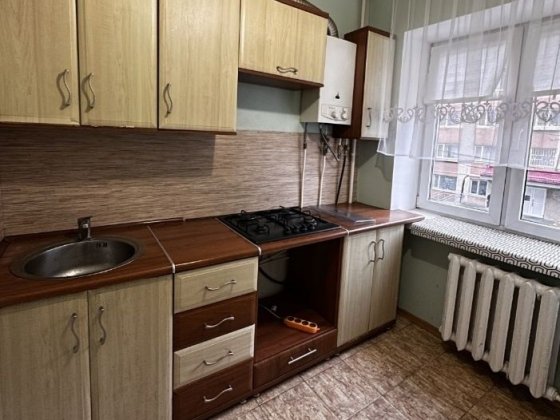 1к, центр міста, вільна