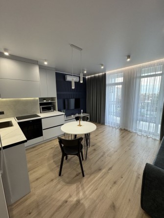 Квартира з дизайнерським ремонтом ЖК Київ Скай - фото 1