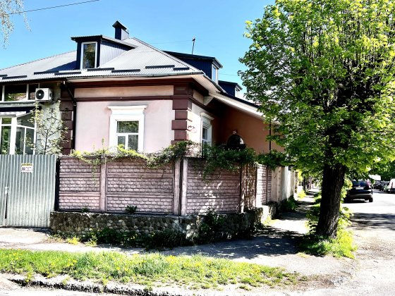 Напів-особняк в престижній центральній локації. Без тварин. Ивано-Франковск