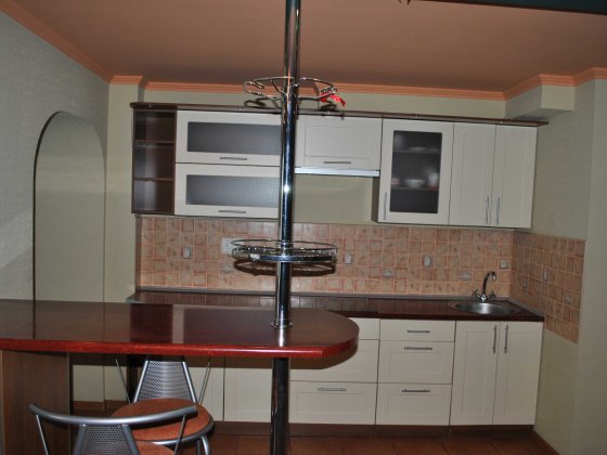 Однокімнатна центр  Небесноі Сотні  8000 + КП Ровно