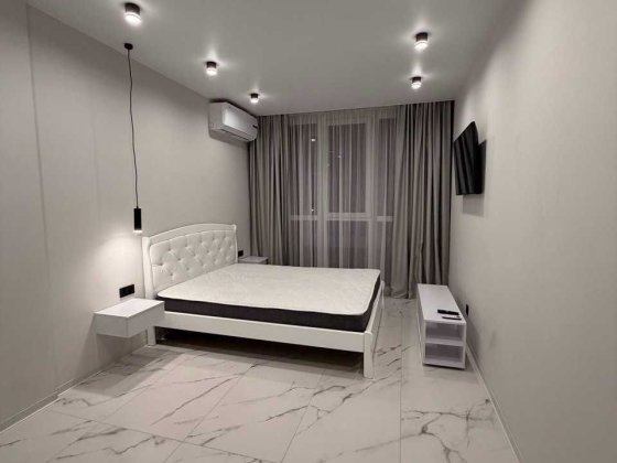 Топова 1 км. кв в Центрі, світло не вимикається Рівне