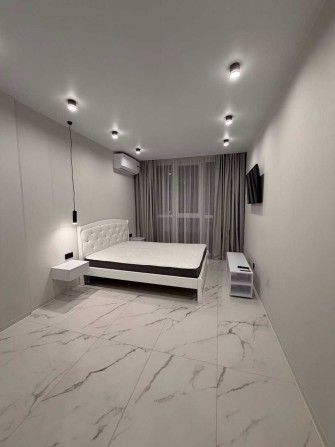 Топова 1 км. кв в Центрі, світло не вимикається - фото 1