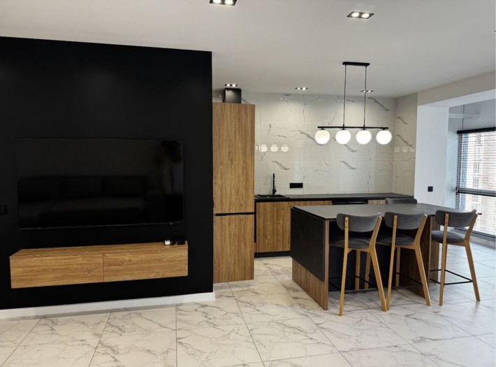 Красива дизайнерська 3к квартира в центрі міста! - фото 1