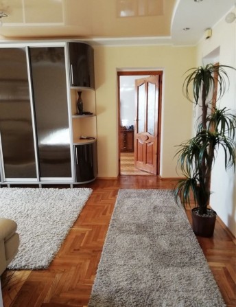 Здам трикімнатну квартиру в самісінькому центрі міста! - фото 1