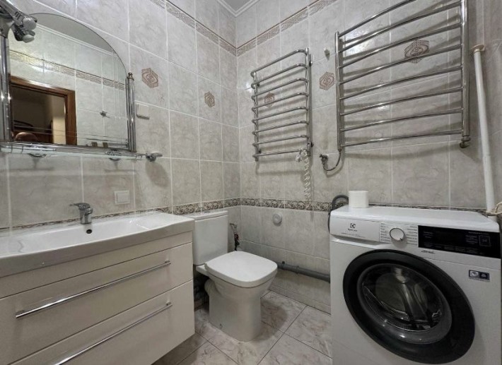 Гарна квартира біля міського озера 2 поверх все нове - фото 1