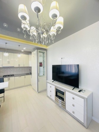 Сучасна 2 кімнатна новобудова в центрі міста по вулиці Мельника! - фото 1