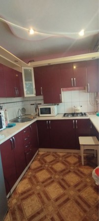 2к кв на вул. Охтирська, 1 поверх - фото 1