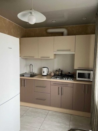 Здам 1 кімнатну квартиру по вул. Праці в новобудові  з А/О - фото 1