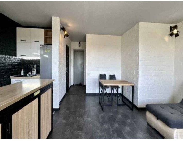 Квартира-студія в оренду, сучасний ремонт, зручне розташування - фото 1