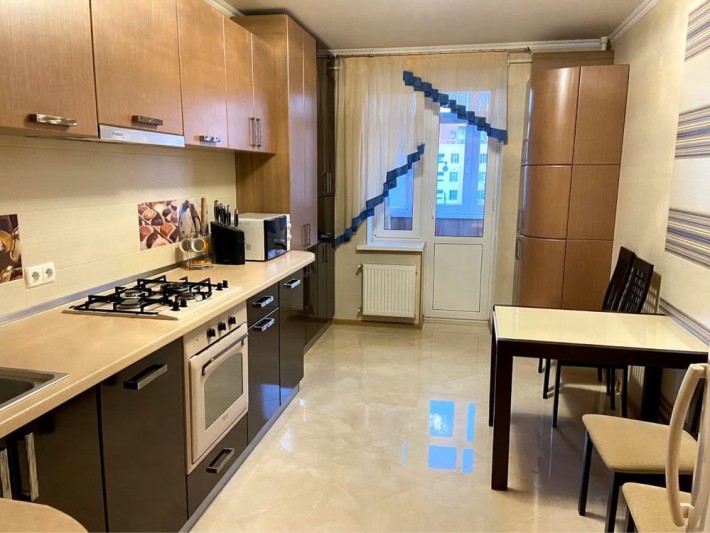 Корпусний парк новобудова постіль посуд все необхідне - фото 1