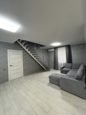 Оренда 2х рівневої - 2х кімнатної квартири з парко місцем. - фото 1