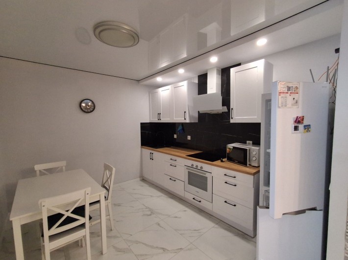 Оренда 2кім і кухня-студія Смакули 70 кв м 2 поверх - фото 1