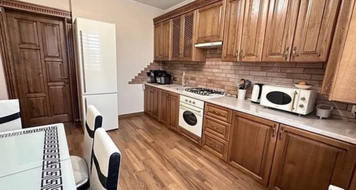 Оренда 3 км квартири поруч з парком - фото 1