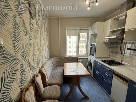 2-к Левада, Свободная Полтава