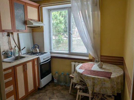 Оренда 2 Кімнатної квартири біля Політону Рівне