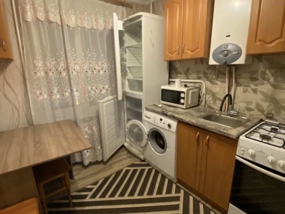 Оренда двокімнатноі Проспект 3 поверх Чернівці