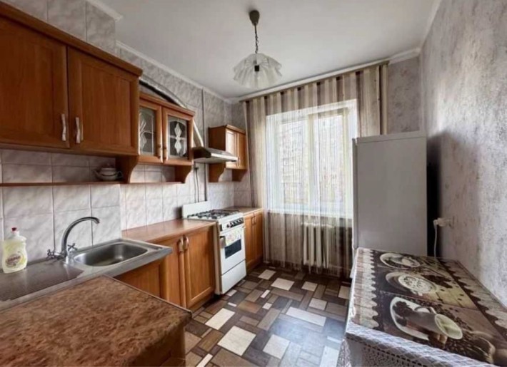 2х кімнатна в центрі з косметичним ремонтом - фото 1