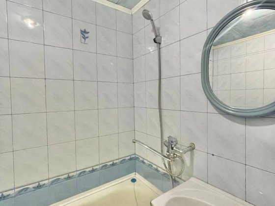 1-кімн. по вул. Харківська з бойлером, меблями і технікою