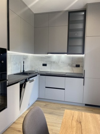 Оренда стильної копактноі двокімнатноі квартири в центральній частині - фото 1