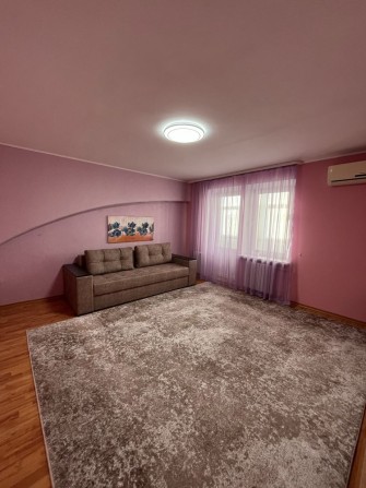 Оренда просторої трикімнатної з лічильником тепла на Леваді - фото 1