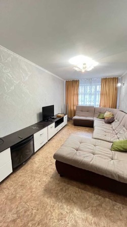 Світла 3-кімнатна квартира на Сумгаїтській 30 - фото 1