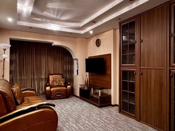 Сдам 2х кімнатну Кубанської України 37 метро Лісова!п