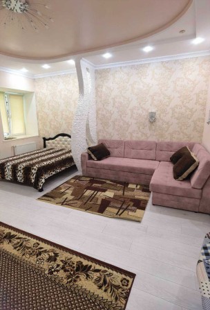 Оренда 2к квартири в р-ні 700 річчя, біля 15 школи - фото 1