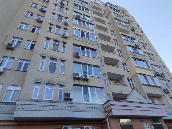 Центр, Квартира в гарному жилому стані. Святотроїцька 94 Черкассы