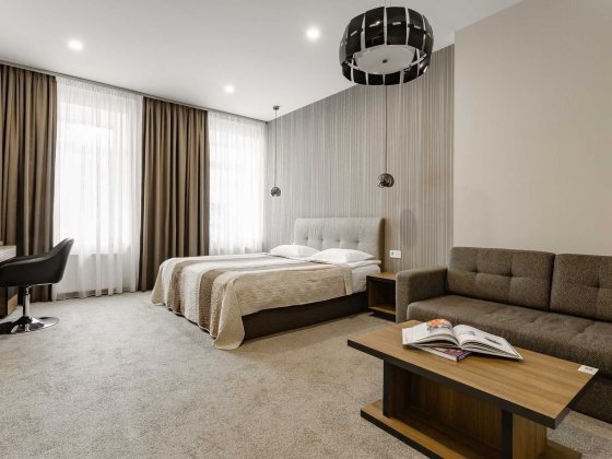 Стильна студія 55 м² у центрі Києва біля Майдану | Генератор | Укриття