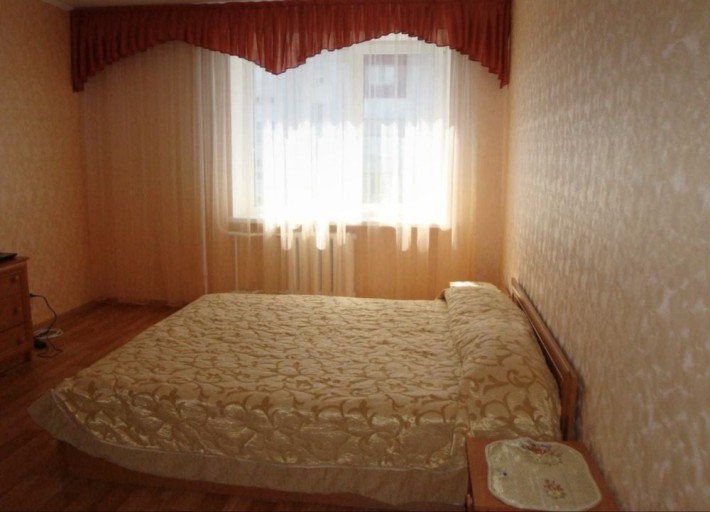 Оренда просторої 3-ох кімнатної квартири в центрі міста. - фото 1