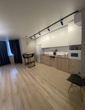 Пропонуємо до оренди однокімнатну квартиру кухнею-студію - фото 1