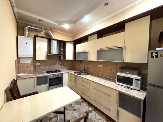 Здається 3-х кімнатна квартира на Першотравневій Чернівці