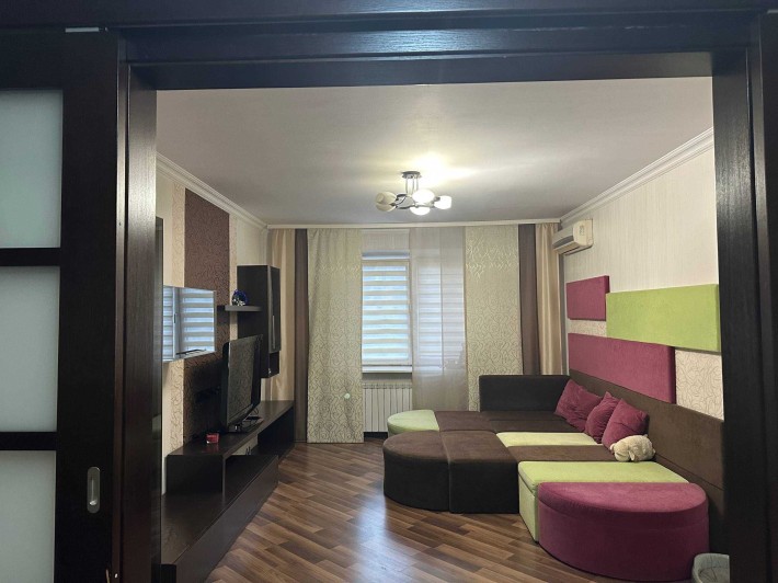 Метро Житомирська, 2-гий поверх оренда 4-х кімнатної квартири - фото 1