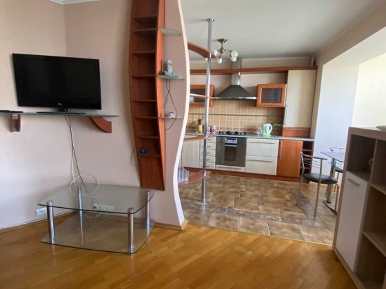 Здається квартира, тихий центр. Світло не вимикають. Черкаси