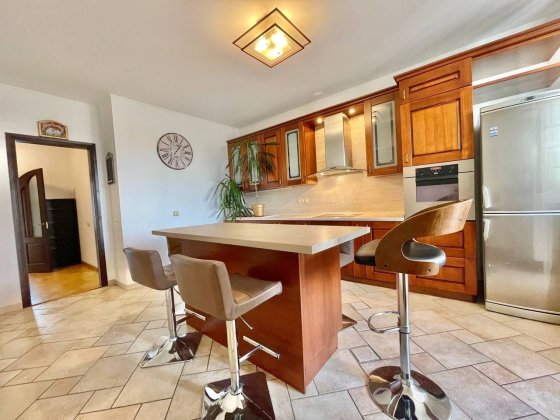 Оренда 3К . Єреванська 30. Паркінг. Поверх 7 . Киев