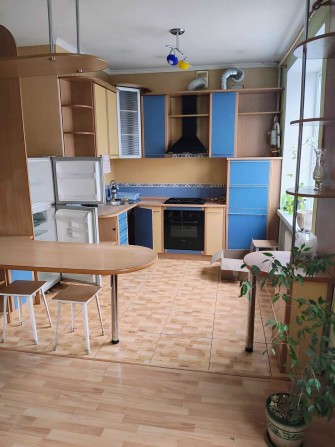 Ореда чудової чотирьохкімнатної квартири в центрі міста - фото 1