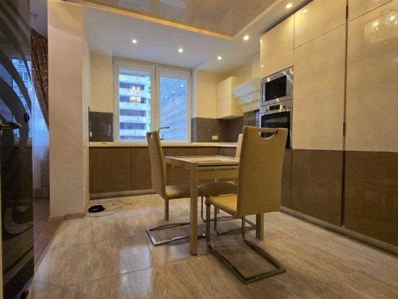 Оренда трикімнатної квартири вул. Анни Ахматової, 30