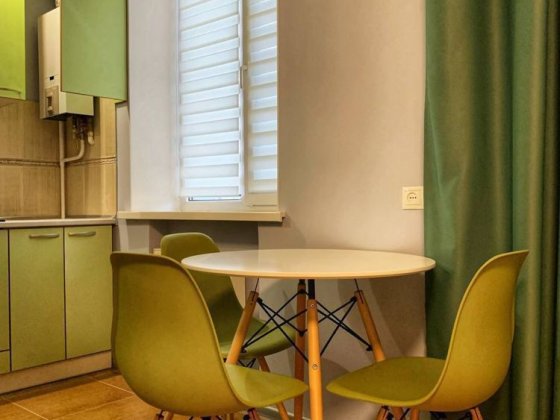 Центр. Площа. Оренда 2/х кім кв з якісним ремонтом меблями та технікою Чернигов