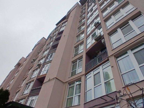 Здається 
ЧЕРНІВЦІ
1 км + кухня-студія  
Вулиця Буковинська Черновцы