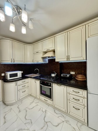 ВПЕРШЕ В ОРЕНДі! Оренда 2х НОВОБУДОВИ, ГОЛОВНА-ЧКАЛОва, є посудомийна! - фото 1