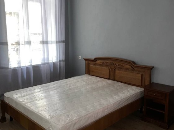 1 кімнатна з ремонтом в центрі Черновцы