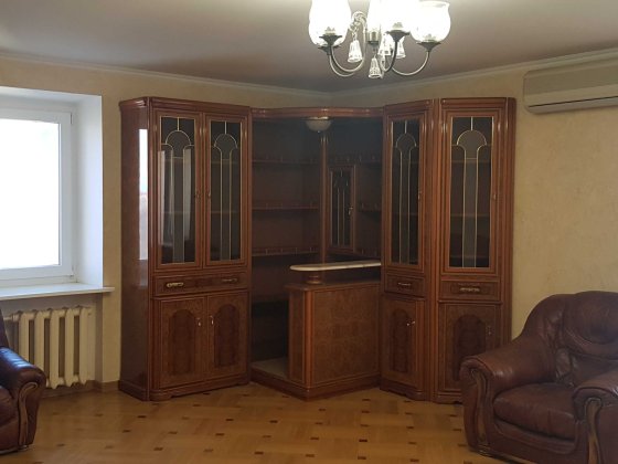 Здам п'ятикімнатну квартиру в центрі міста, біля центрального ринку. Черкаси