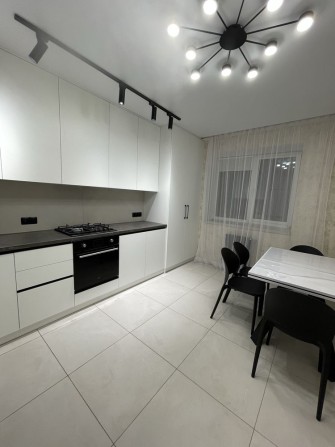 Вільна оренда великоі 1 кмн квартири ЖК Сімейний люкс - фото 1